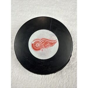 1990's‎ Detroit Red Wings Hockey Puck Original 6 Team NHL In Glas Co